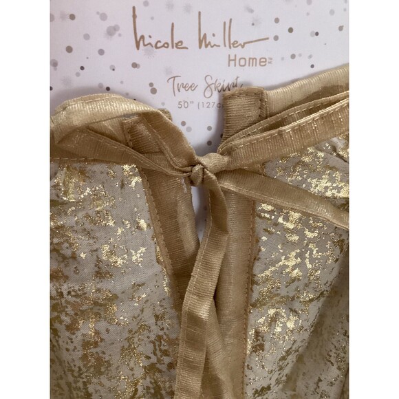 NICOLE MILLER Christmas Tree Skirt Gold & White Buttons & Ruffle 50” New W/Tags - Picture 11 of 13